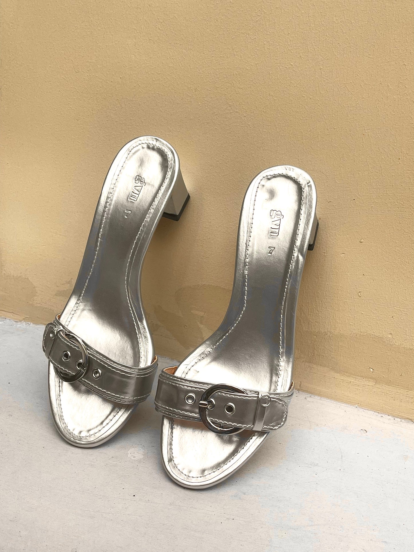 Sample 030: Rhode Heels in Patent Chrome - Size 7